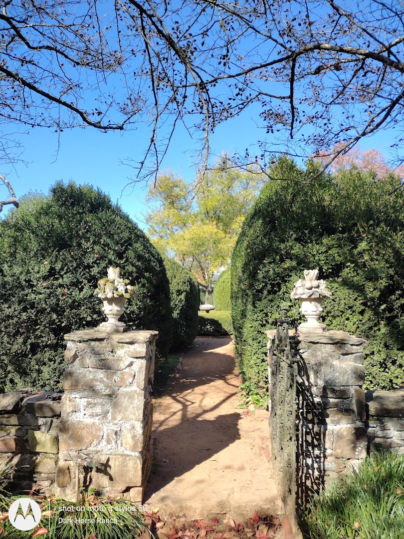 Indoor wedding venue at Little Oatlands in Leesburg, Virginia