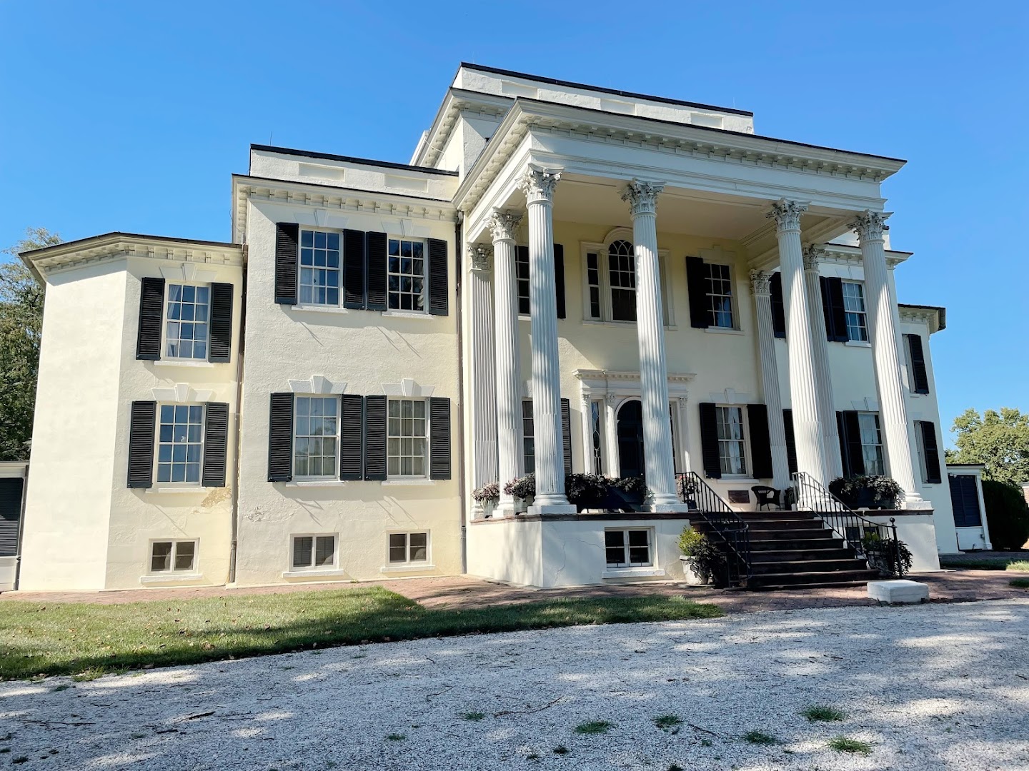 Oatlands Historic House & Gardens wedding venue gallery photo 2